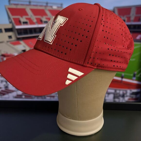 NWOT 2021 adidas Scarlet Nebraska Husker Sideline AEROREADY Adjustable Back Hat - Picture 2 of 6